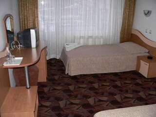 Отель Hotel Diamant Доспат Двухместный номер с 2 отдельными кроватями и террасой-4